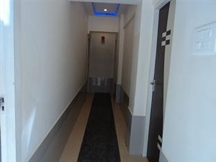 Hotel Royal Palace Mālād Extérieur photo